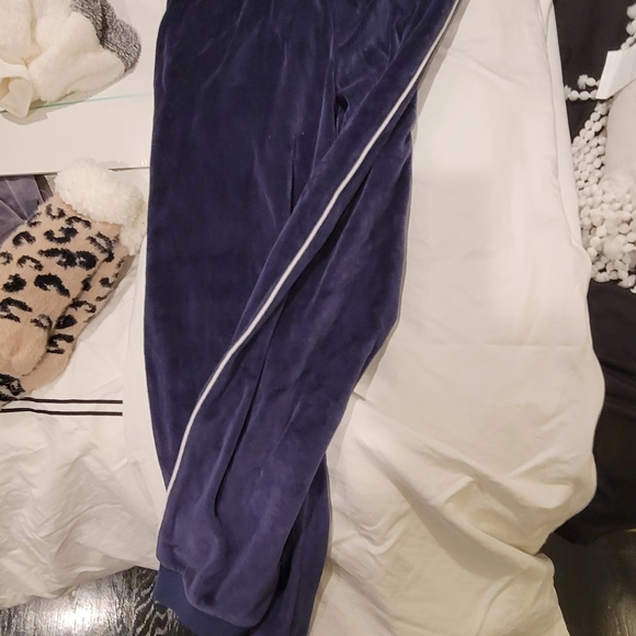 Fila Women's Jogger Velour Sweatpants - Picture 2 of 5